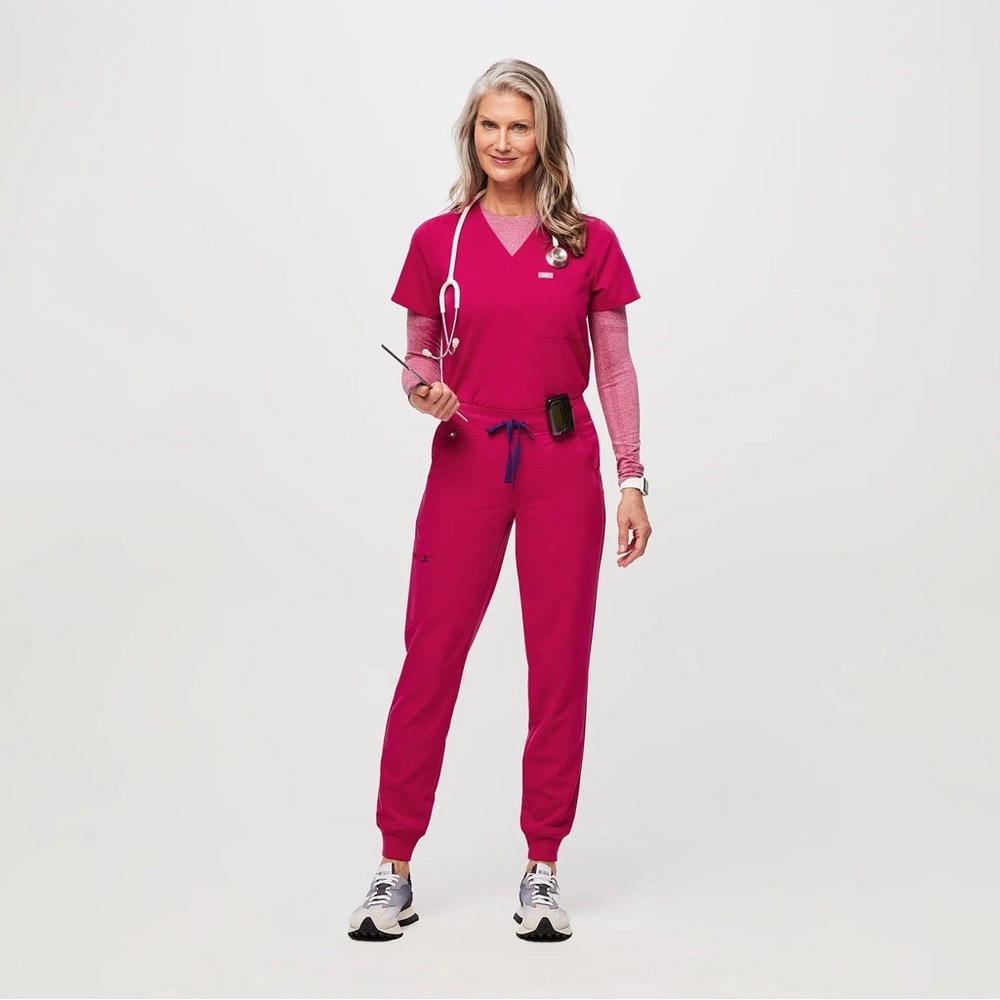 Figs Pink Joggers & Top Ultra Rose